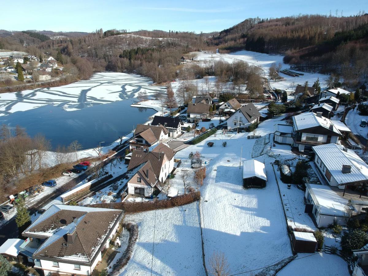 Seeblick-Ferienwohnung Im "Ferienhaus Agger-Blick" Mit Traumhafter Sonnen-Terrasse, Sauna, E-Kamin & Kajak Gummersbach Kültér fotó
